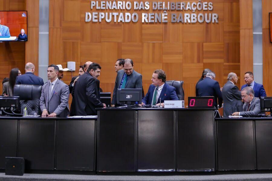 Assembleia aprova projeto que impede exercício de mandato parlamentar a condenados por pedofilia