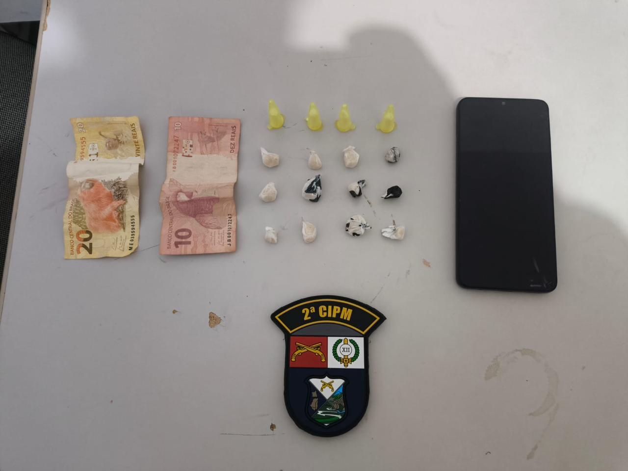 Suspeito de tráfico é preso pela Polícia Militar durante rondas no bairro Cidade Verde em Comodoro