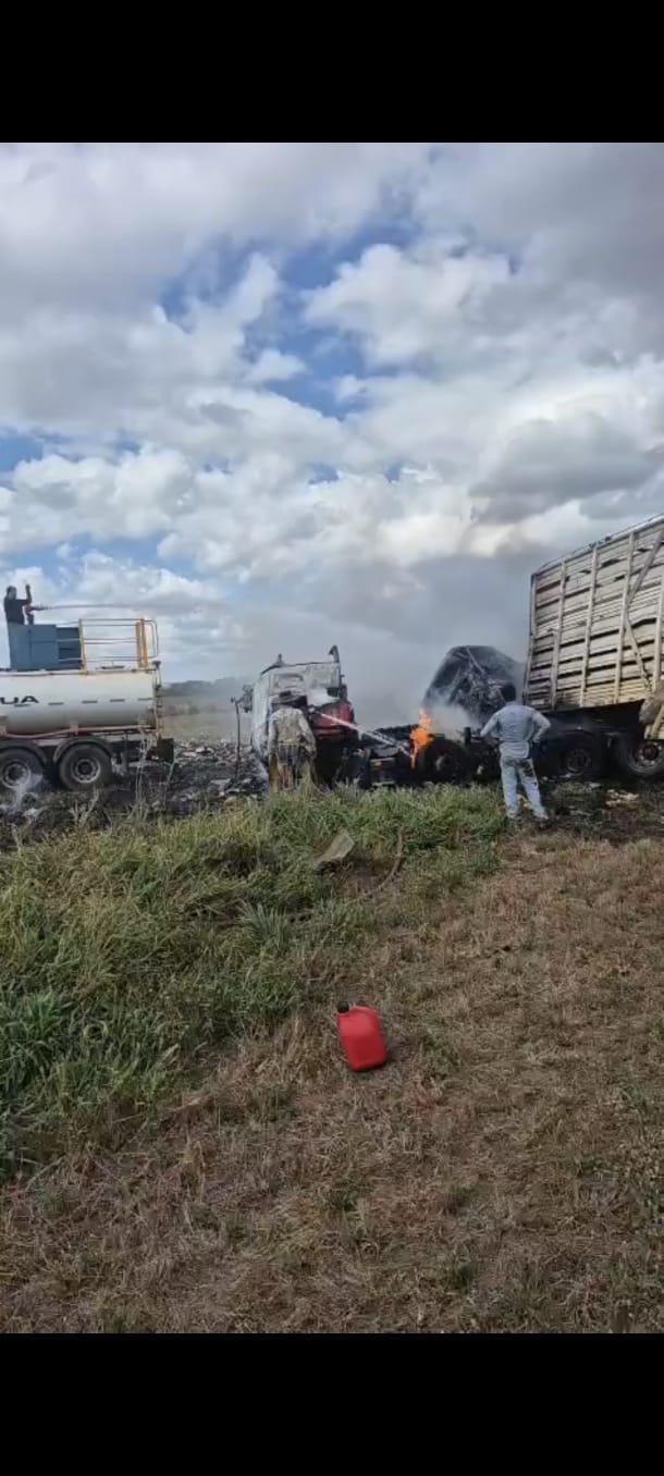 Grave acidente entre carretas e viatura da Polícia Militar deixa dois mortos na rodovia entre Conquista d’Oeste e Nova Lacerda